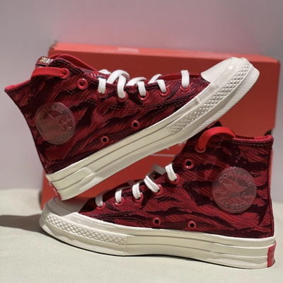 Dark red high top converse shop