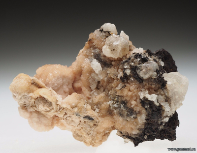 Ольмиит и кальцит. Южная Африка. 52*35*30мм.