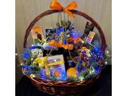 Новогодняя подарочная корзина продуктовая