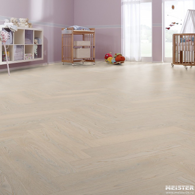 Паркетная доска Meister HS 500 Lindura Дуб классик Арктический белый 8927 в интерьере