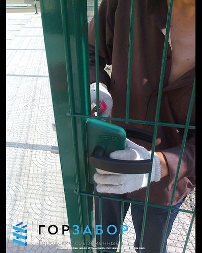 Распашные 3D ворота из сварных прутьев цинк+полимер