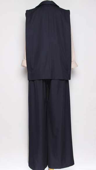 КОСТЮМ БРЮЧНЫЙ "ЖИЛЕТ СКЛАДКИ НА ПЛЕЧАХ" синий р.50-54