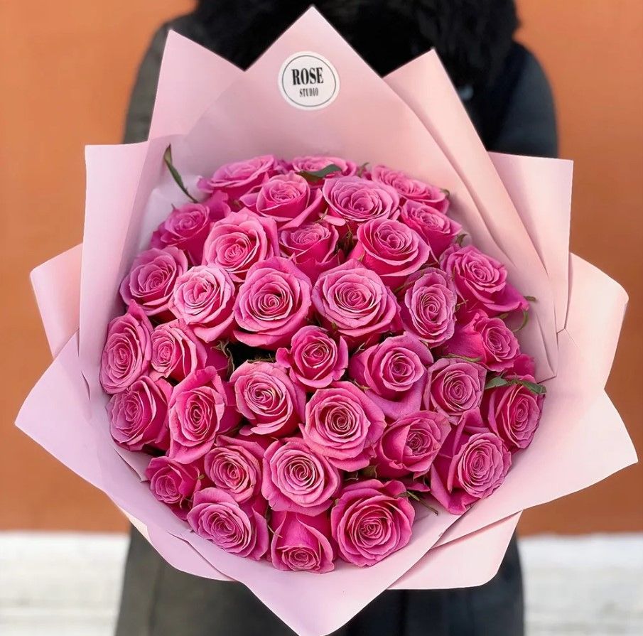 Красные розы с доставкой в Сочи — моно-букет от Rose Studio