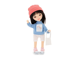 Кукла Lilu в толстовке.