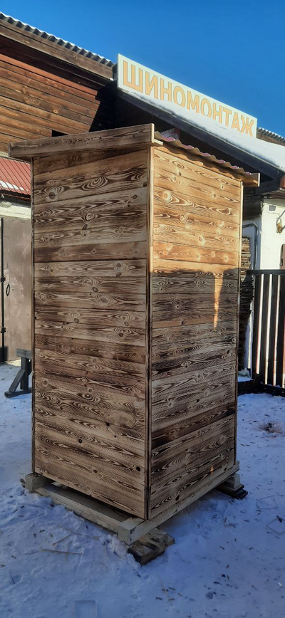 Туалет Садовый (из вагонки, обожжённый, квадратный, с сиденьем, кровля  Шоколад)