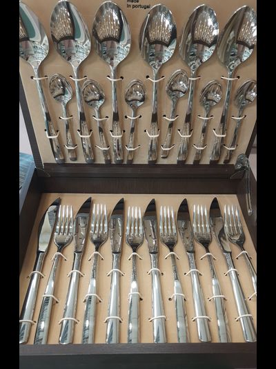 Набор столовых приборов известного португальского бренда  FACE 24 предмета на 6 персон: 6 столовых ложек, 6 столовых вилок, 6 столовых ножей, 6 чайных ложек