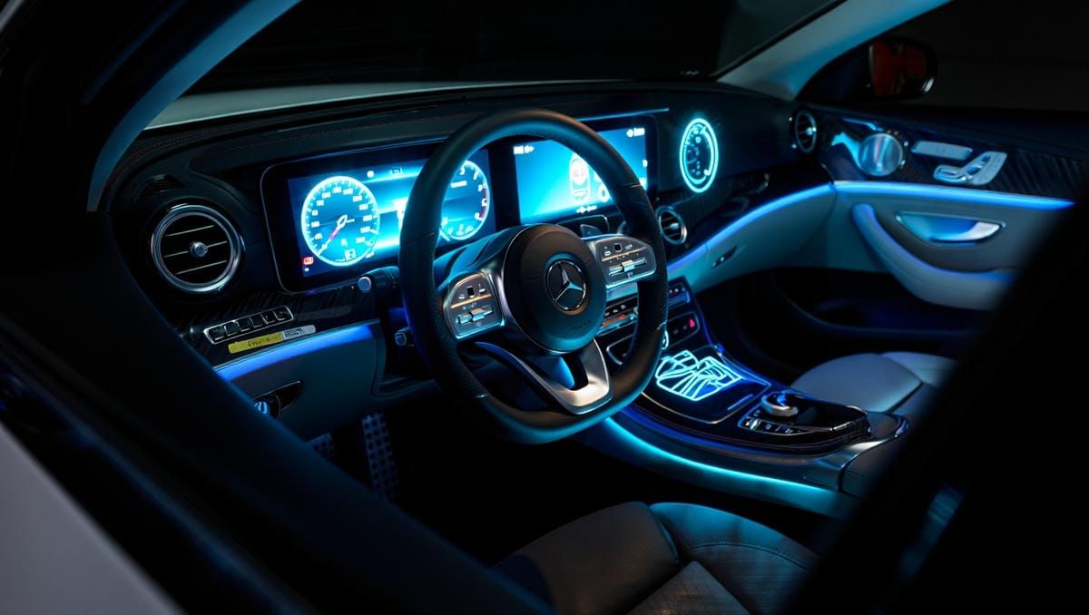 Современная аренда крутых машин: цифровой интерфейс управления ИИ в Phantom-rent.