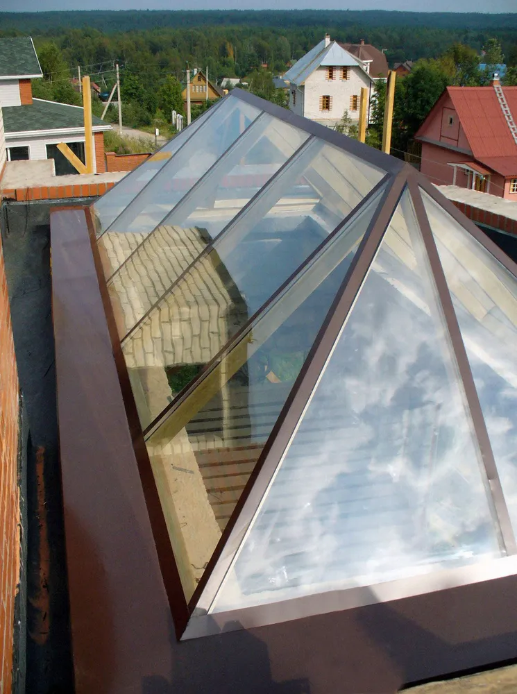 Зенитный фонарь на крыше