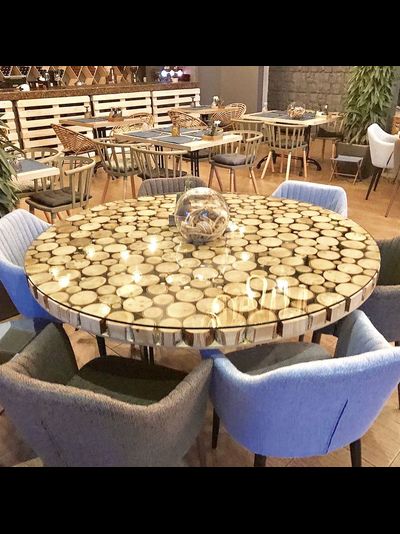 стол банкетный из спилов под стеклом