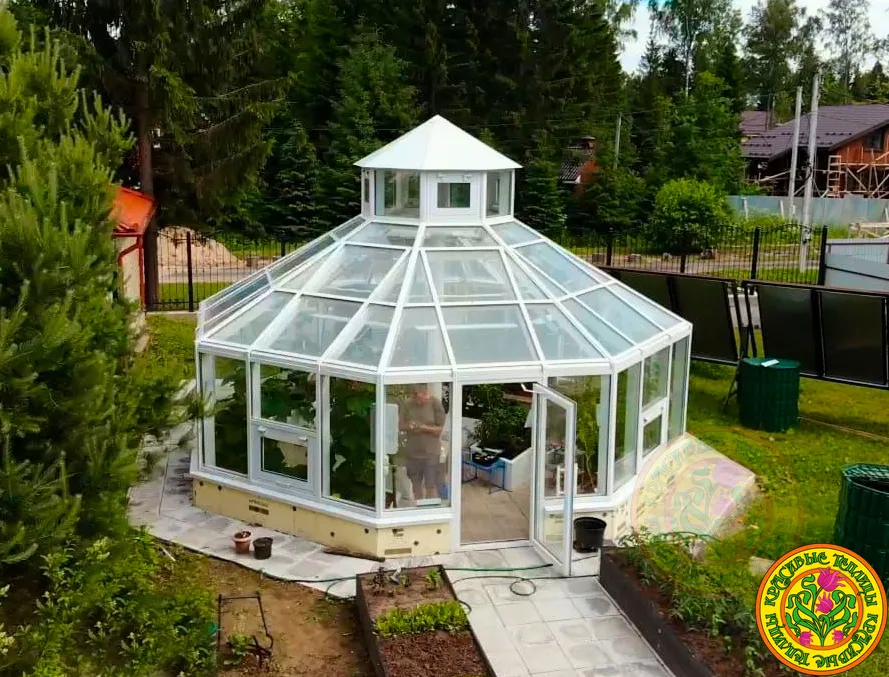 Восьмигранная круглогодичная оранжерея из стекла и алюминия 
