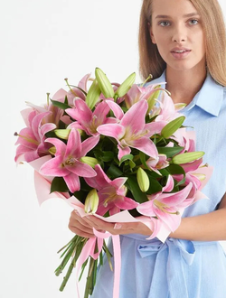 5 розовых лилий
