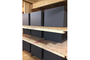 Готовые окрашенные блоки перед упаковкой.