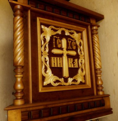 Купить резной жертвенник в алтарь