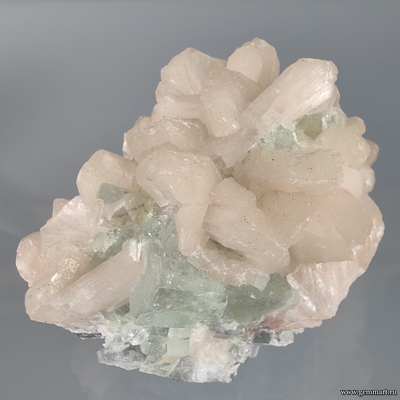 Гейландит, апофиллит. Индия. 70*53*40мм