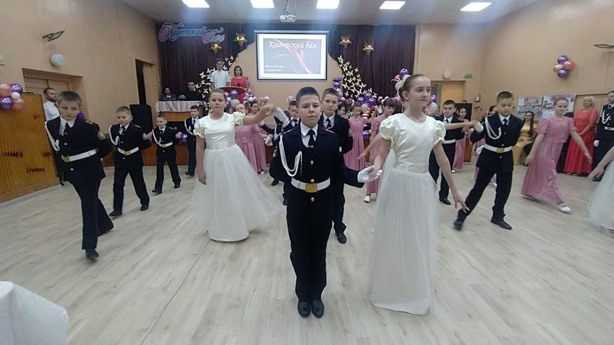 Кадетский бал 2022. Кадетский бал симферополь. Школа 28 симферополь. Кадеты представители. Кадетский класс.