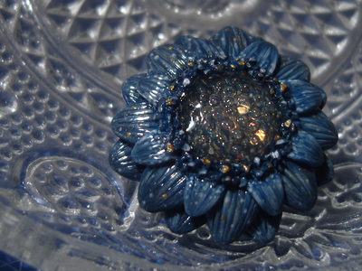 "Каллистефус Галактика", мини брошь с космическим цветком