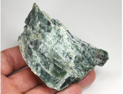 Серпентин, необработанный, дикий образец, Россия, КЧР, Урупский район (82*44*38 мм, 128 г) №37611