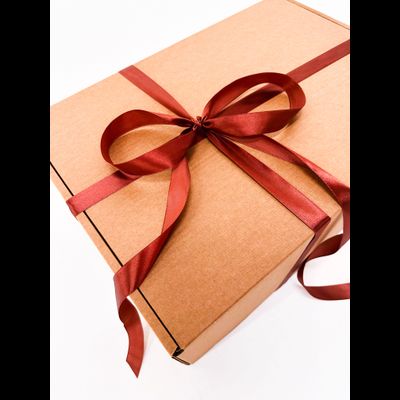 Огромная подарочная коробка GILEV 52x38x22 см с наполнителем и коричневой лентой