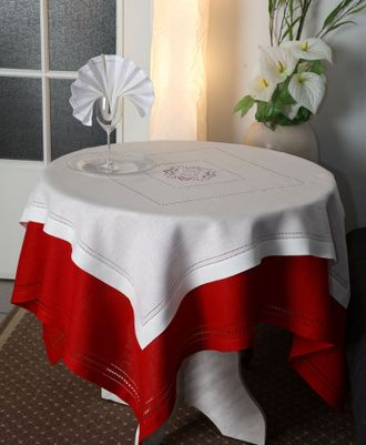 Белая льняная квадратная скатерть-столешник с вышивкой в стиле Рустик