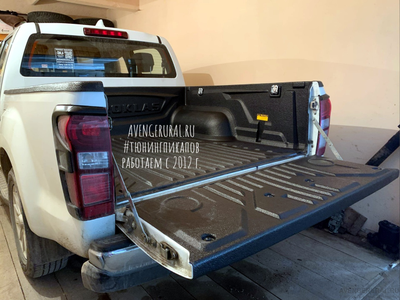 Вкладыш в кузов Aeroklas с нахлёстом на борта для Isuzu D-max 2012-2020 г.в. + 4 металлические петли