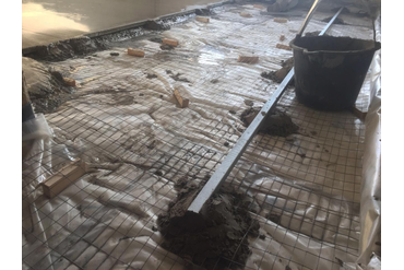 Стяжка пола подлежит обязательному армированию для равномерной усадки и предотвращения образования трещин.