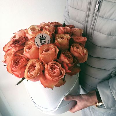 15 пионовидных роз "Благородный беж"