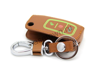 Кожаный чехол для выкидного ключа Форд Фокус 2 с брелком в комплекте