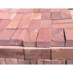 Брусчатка из камня, красная