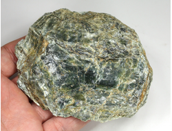 Серпентин, необработанный, дикий образец, Россия, КЧР, Урупский район (98*78*18 мм, 129 г) №37612