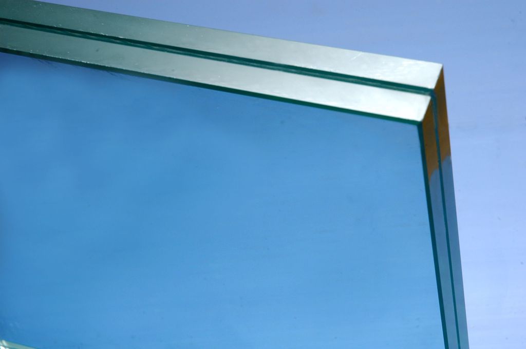 Изделия из стекла - Стекло 20 мм триплекс