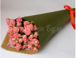 "Кружева" - кустовые розы в крафт-бумаге