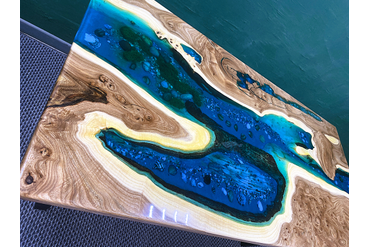 Стол из эпоксидной смолы с морскими бухтами и морским дном. работа spilcenter.com г.Владивосток
