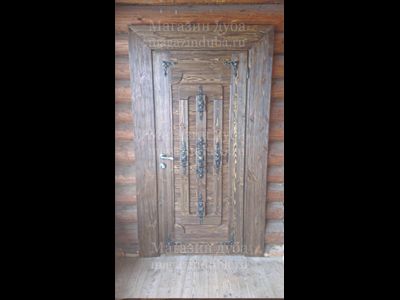 Состаренные двери из масива