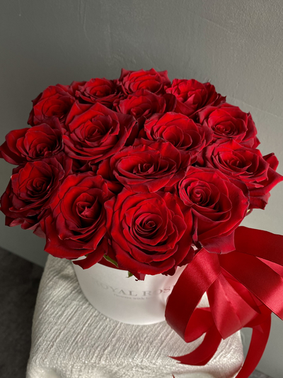 15  роз "Алые паруса"