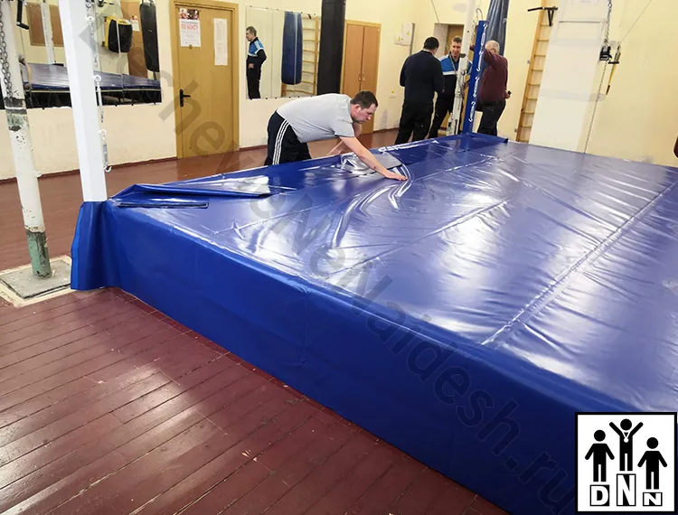 Монтаж ринга на помосте