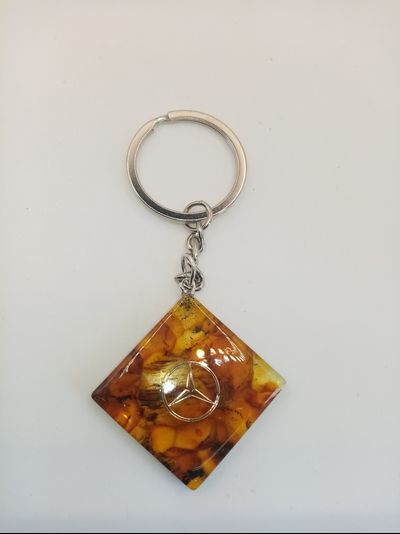 Брелок из натурального янтаря "Mersedes-Benz"