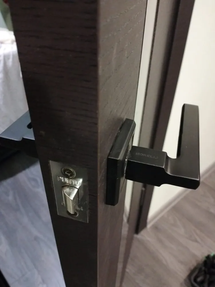 Ремонт ручки межкомнатной двери