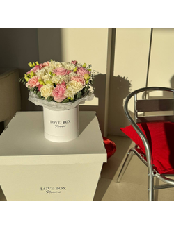 Букет в шляпной коробке микс цветов S+ №5