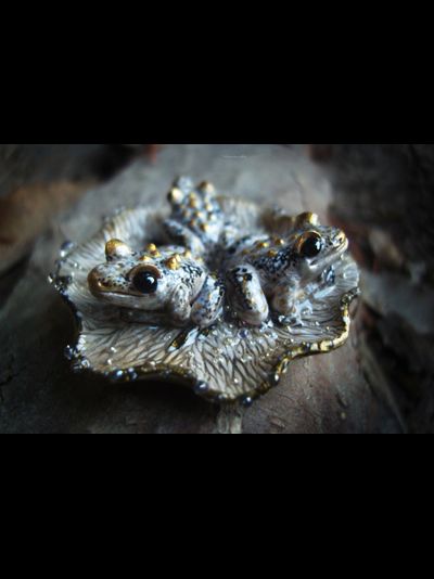 &quot;Дочери лесного царя&quot;, волшебная брошь с лягушками и каплями (миниатюра, 4 см)