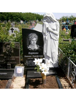 Памятник со скульптурой скорбящей