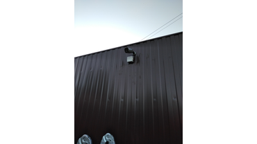 Установка камер видеонаблюдения с разрешением 4 мп 4К. Прокладка в трубах ПНД под газоном.