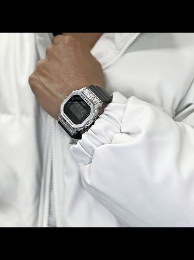Часы Casio G-Shock GM-5600GC-1