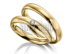Классические обручальные кольца бублики из жёлтого золота с бриллиантом в женском кольце