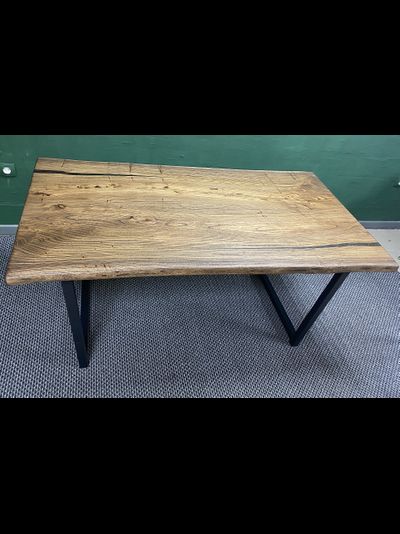 письменный стол из слэба карагача в тёмной тонировке