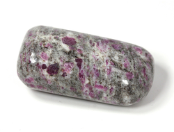 Корунд красный (рубин) в породе, галтовка, Индия (35*18*15 мм, 19 г) №27504