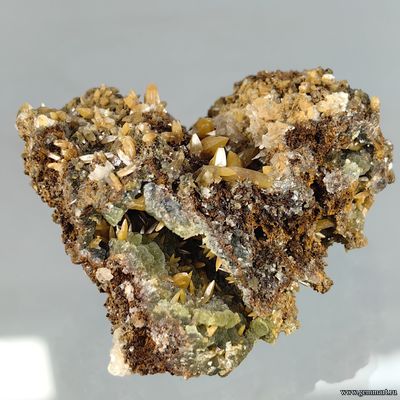 Вульфенит, миметит, лимонит. Мексика. 55*45*30мм