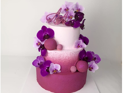 Яркая орхидея