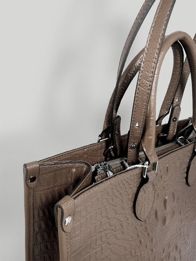 (АРТИКУЛ: 10134/1/5) СУМКА ЖЕНСКАЯ БОЛЬШАЯ, НАТУРАЛЬНАЯ КОЖА С ТИСНЕНИЕМ "КРОКОДИЛ", ТЕМНО-БЕЖЕВАЯ, РУЧКИ И РЕМЕНЬ ЧЕРЕЗ ПЛЕЧО