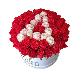 Розы в шляпной коробке(буква по желанию заказчика)