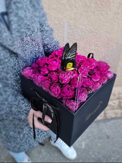 Пионовидные розы с Большой бабочкой №97